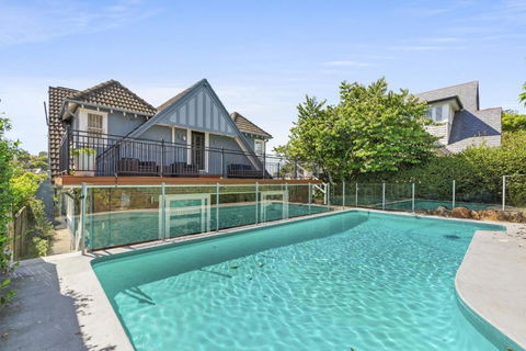 Poolside Stay - Close To Taronga Zoo & Luna Park - Sunshine Coast Guide 1