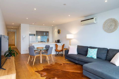 PORT MELBOURNE - A Stay At The Bay - Sunshine Coast Guide 0