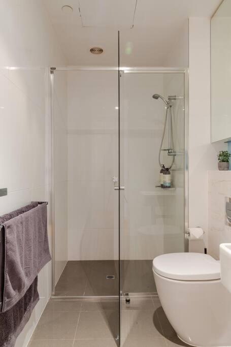 PORT MELBOURNE - A Stay At The Bay - Sunshine Coast Guide 1