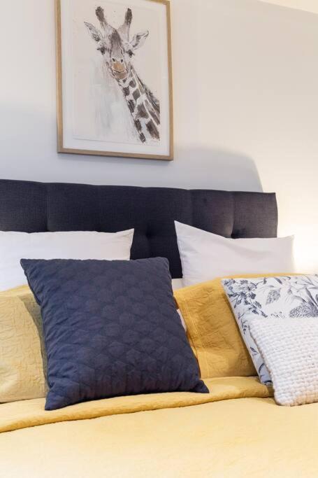 PORT MELBOURNE - A Stay At The Bay - Sunshine Coast Guide 3