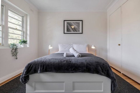 Port Phillip Bay Perfection In Albert Park - Sunshine Coast Guide 0