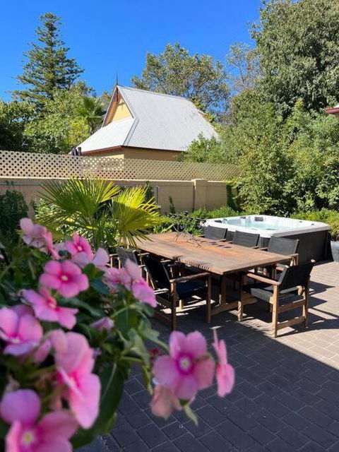 Porters Cottage Oasis - Sunshine Coast Guide 0