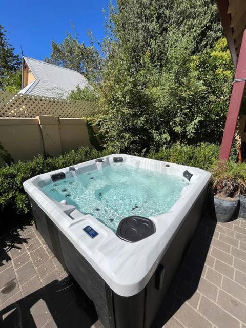 Porters Cottage Oasis - Sunshine Coast Guide 1