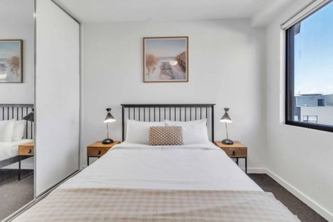 Portside Paradise - Steps Away From The Port - Sunshine Coast Guide 2