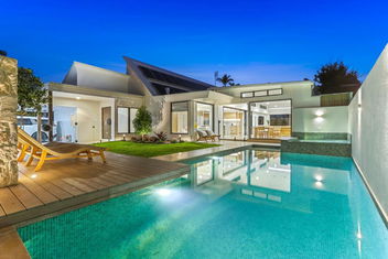 Raven6, Noosa Sound with Sunshine Coast Guide