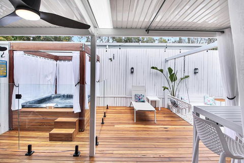 Private Outdoor Spa, Fire Pit - THE RETREAT COOLUM BEACH - Sunshine Coast Guide 1