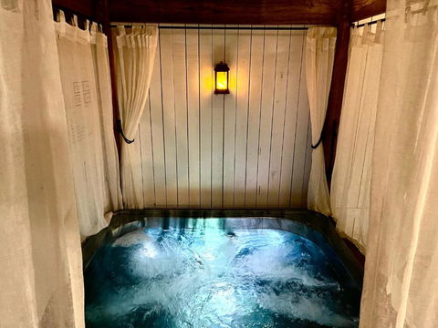 Private Outdoor Spa, Fire Pit - THE RETREAT COOLUM BEACH - Sunshine Coast Guide 0