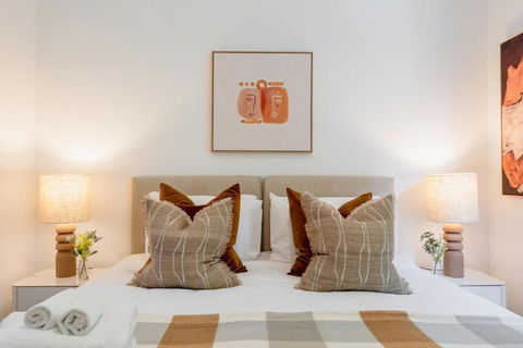Prahran Timeless & Modern Haven, With Parking - Sunshine Coast Guide 3