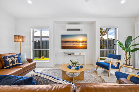 Premium 4-Bed Coastal Escape With BBQ And Pool - Sunshine Coast Guide 2