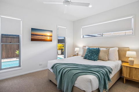 Premium 4-Bed Coastal Escape With BBQ And Pool - Sunshine Coast Guide 3