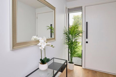 Preston Lux House 5 Bed 5 Bath - Sunshine Coast Guide 1