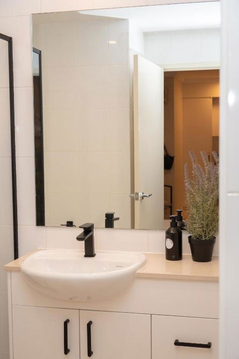 PRIME SPOT: Modern Studio+Balcony Darling Harbour - Sunshine Coast Guide 3