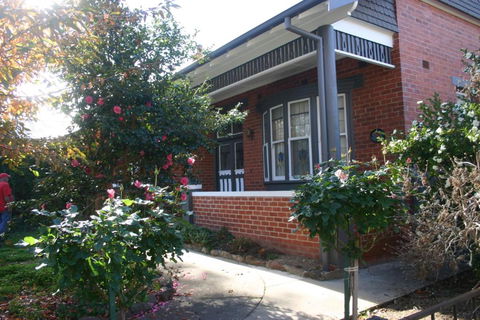 Primrose Cottage - Sunshine Coast Guide 1