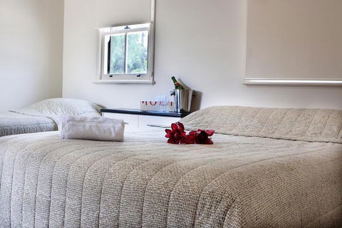 Prince Of Wales Hotel Gulgong - Sunshine Coast Guide 1