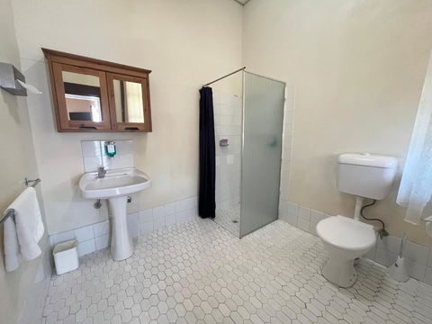 Princes Lodge Motel - Sunshine Coast Guide 1