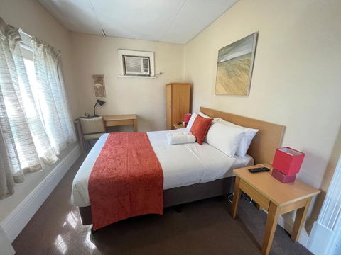 Princes Lodge Motel - Sunshine Coast Guide 2