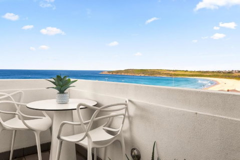 Pristine 2-Bed With Expansive Beach Views - Sunshine Coast Guide 3