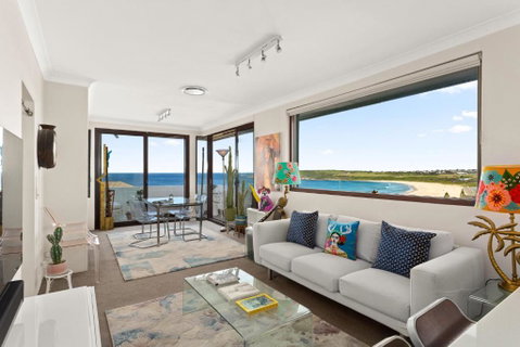 Pristine 2-Bed With Expansive Beach Views - Sunshine Coast Guide 0