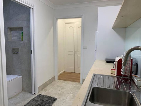 Private 1 Bedroom Apartment Near Beach And Shops - Sunshine Coast Guide 1