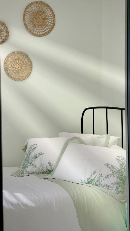 Private Bath Garden View Guest Room Pet Friendly - Sunshine Coast Guide 1