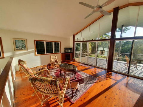 Private Rainforest Ridge Retreat - Sunshine Coast Guide 0