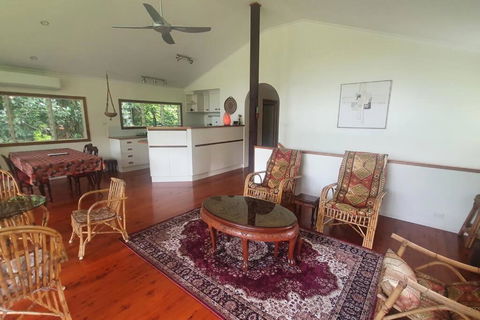 Private Rainforest Ridge Retreat - Sunshine Coast Guide 2