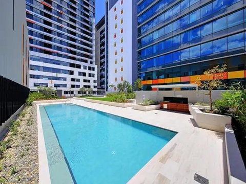 Private Bedroom & Bathroom In Shared Inner Brisbane Apartment - Sunshine Coast Guide 0