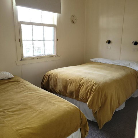 Pub In The Paddock - Sunshine Coast Guide 2