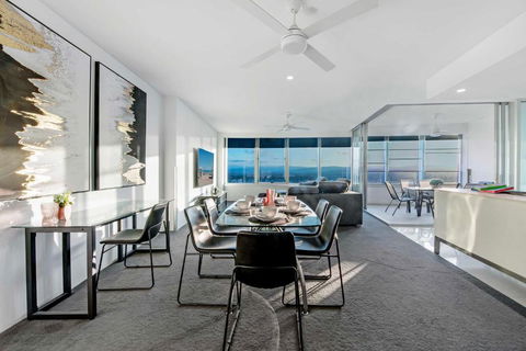 Q Tower At Surfers Paradise - From Level 3 - Private & Self Contained Apartments - Sunshine Coast Guide 3