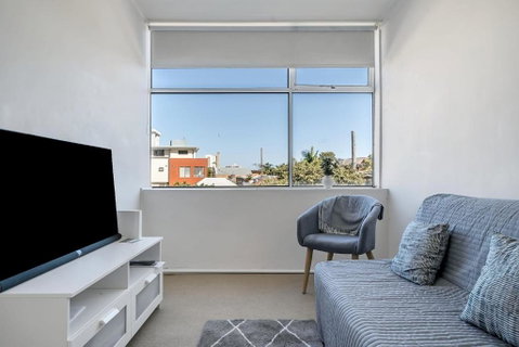 Quaint 1BD On The Doorstep Of Manly Beach - Sunshine Coast Guide 0
