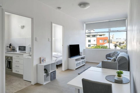 Quaint 1BD On The Doorstep Of Manly Beach - Sunshine Coast Guide 2
