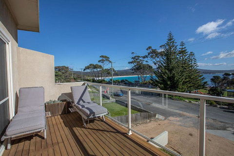 Quarterdeck Apartment - Sunshine Coast Guide 0