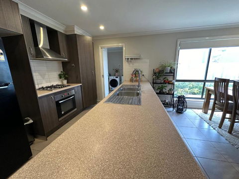 Quiet Comfort For Relaxing Stays - Sunshine Coast Guide 3