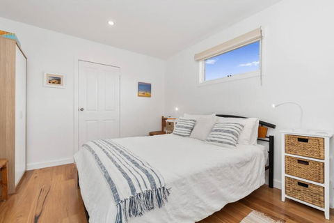 Quiet, Luxurious Guest House - Couples Retreat - Sunshine Coast Guide 2