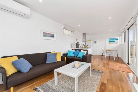 Quiet, Luxurious Guest House - Couples Retreat - Sunshine Coast Guide 3