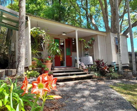 Quirky Cottage In Centre Of Maleny, Walk Everywhere - Sunshine Coast Guide 0