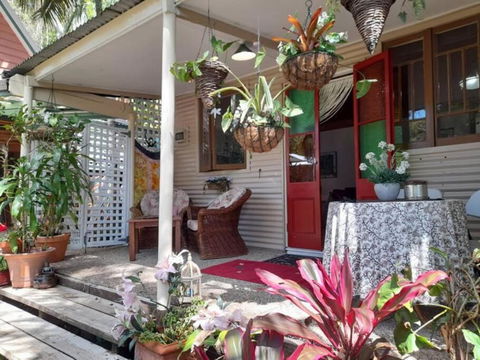 Quirky Cottage In Centre Of Maleny, Walk Everywhere - Sunshine Coast Guide 3