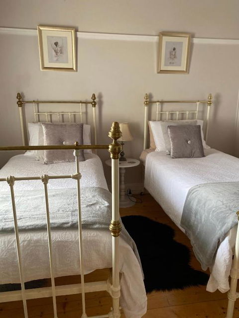 R&R Blue Diamond Luxury Cottage Maryborough, Vic - Sunshine Coast Guide 2