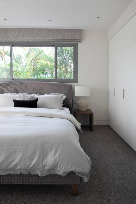 Racquet Retreat By Noosa Secret Destinations- Short Walk To Hastings Street - Sunshine Coast Guide 3