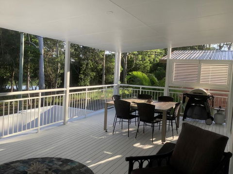 Raes By The River - Sunshine Coast Guide 2