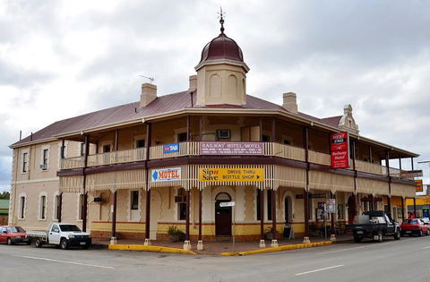Railway Hotel Motel Peterborough - Sunshine Coast Guide 0