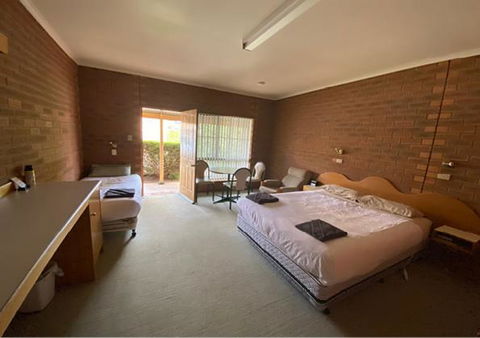 Railway Hotel Motel Peterborough - Sunshine Coast Guide 1