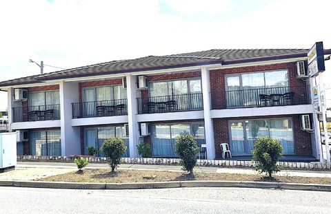 Rainbow Motel Queanbeyan - Sunshine Coast Guide 2