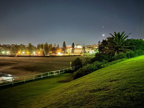 Randwick Luxury 2 Bed Apt - Sunshine Coast Guide 2