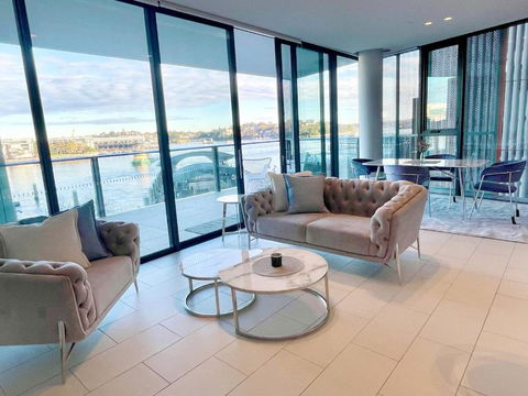 RARE Luxury Waterfront Living - Sunshine Coast Guide 0