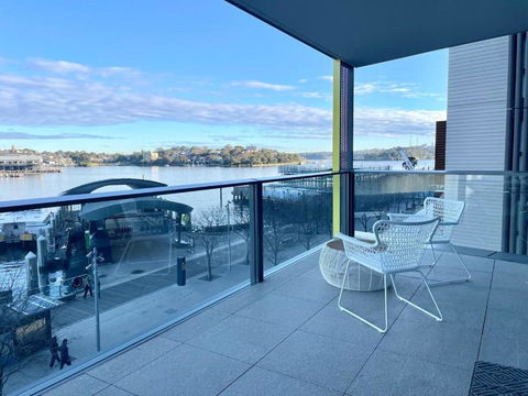 RARE Luxury Waterfront Living - Sunshine Coast Guide 1