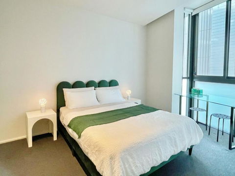 RARE Luxury Waterfront Living - Sunshine Coast Guide 2