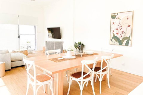 Red Brick Central Retreat - Sunshine Coast Guide 0