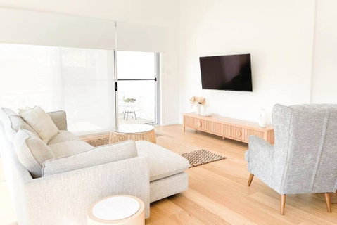 Red Brick Central Retreat - Sunshine Coast Guide 1