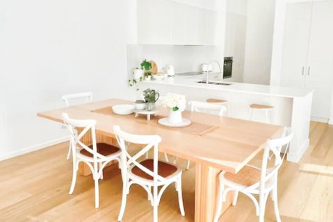 Red Brick Central Retreat - Sunshine Coast Guide 2